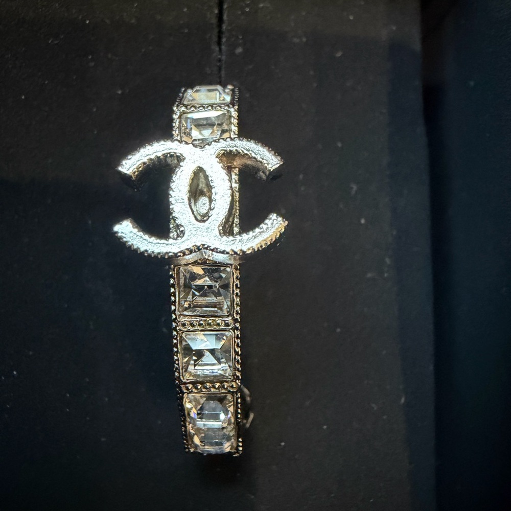 CHANEL Strass Silver Crystal Stud Earrings with box - Picture 7 of 11